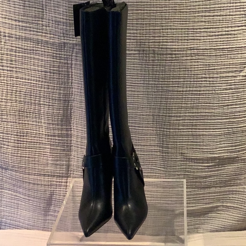 Pointed mid- hi boots